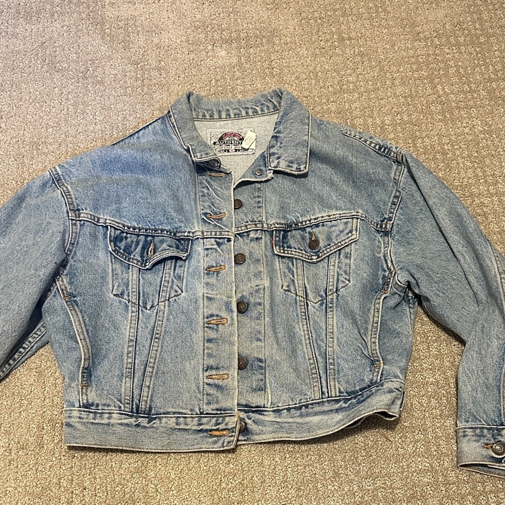 VINTAGE 80’s Authentic Levi's Women's Light Blue Jean Jacket size S